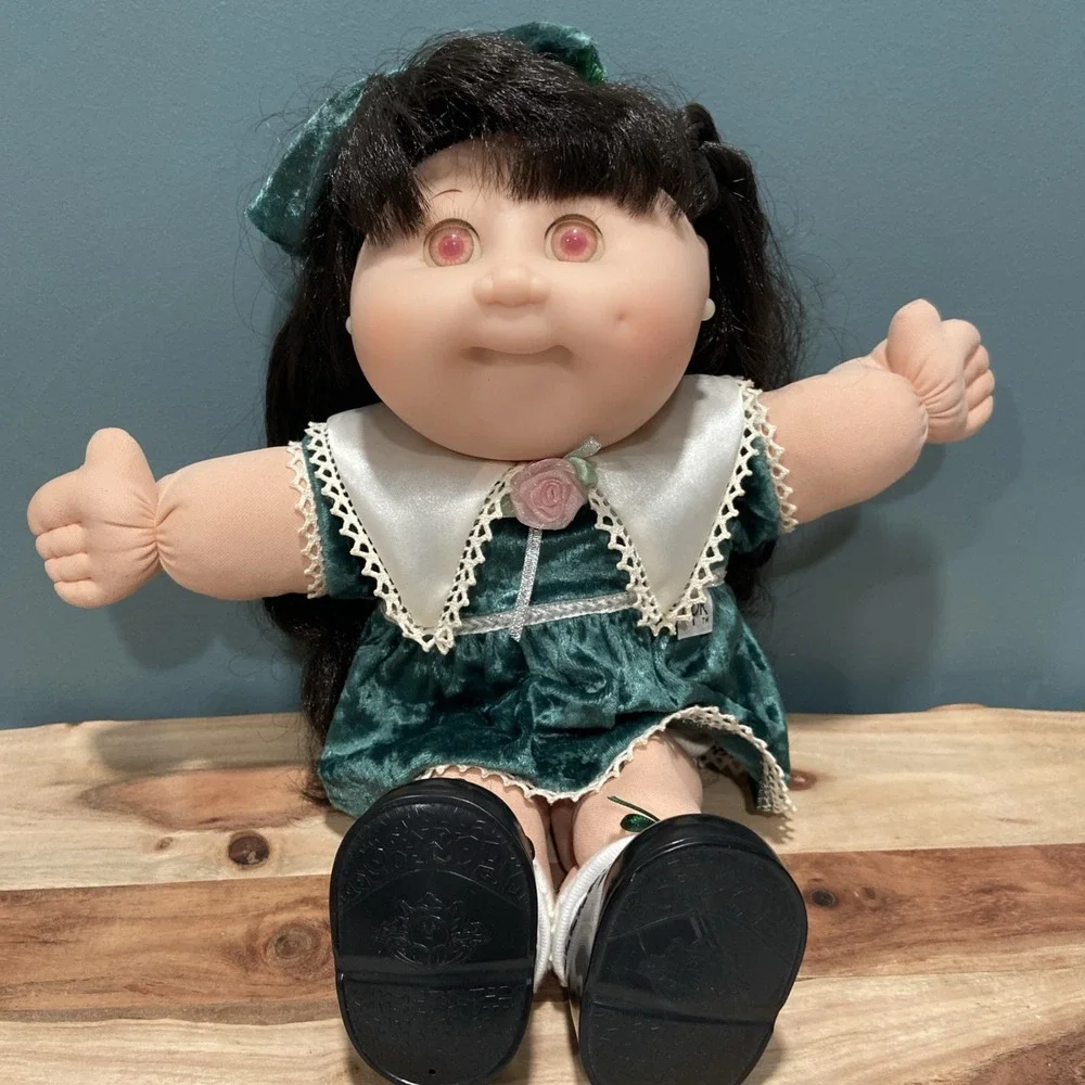 Cabbage Patch Kids Doll Albino Pink Eyes 1995 Green Dress Brown Hair Baby Doll